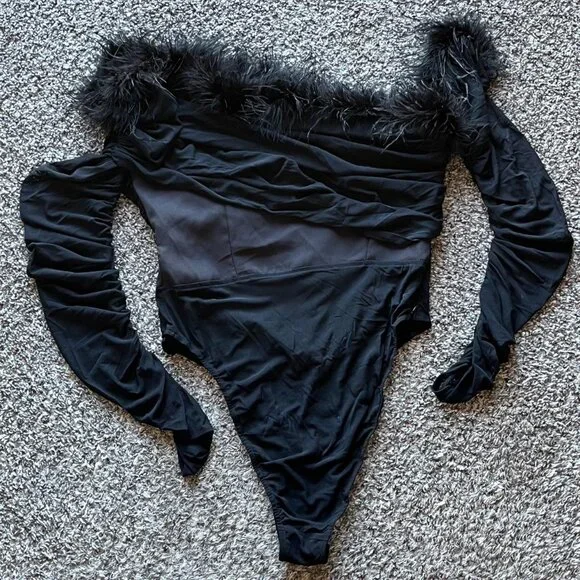 NWT Boohoo Black Feather Trim Off The Shoulder Body Suit Womens 12 Whimsigoth - Picture 5 of 8
